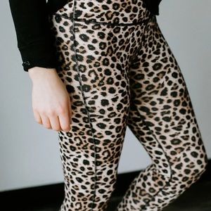 Leopard print leggings